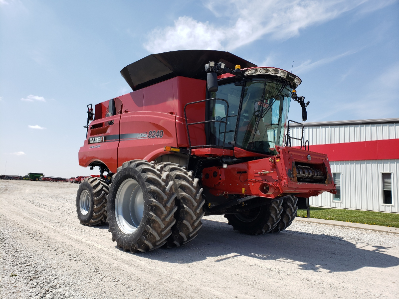 2017 Case Ih 8240 Combine 2901514 Used