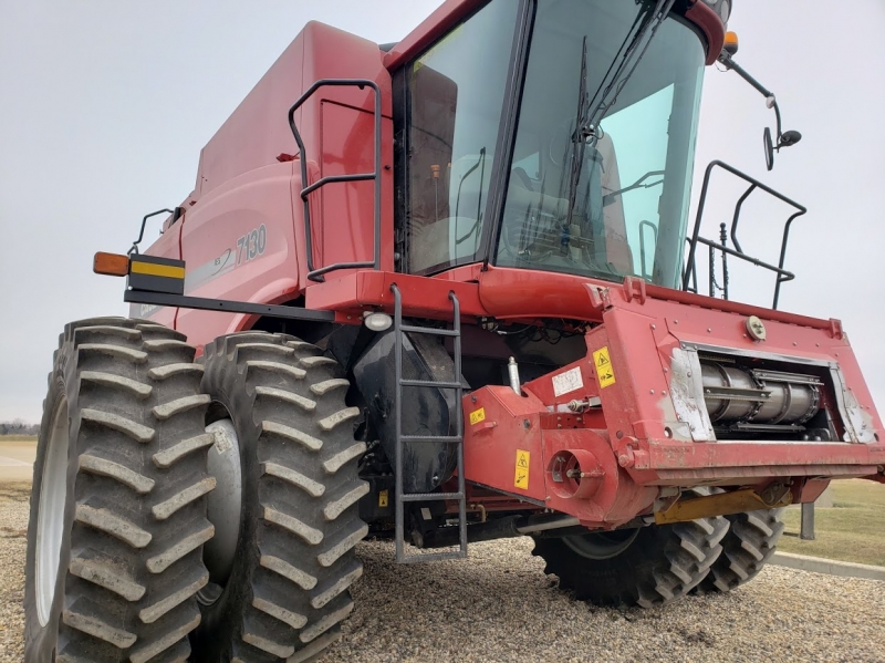 13 Case Ih 7130 Combine