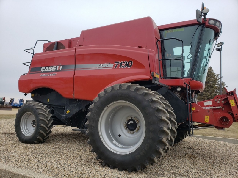 13 Case Ih 7130 Combine