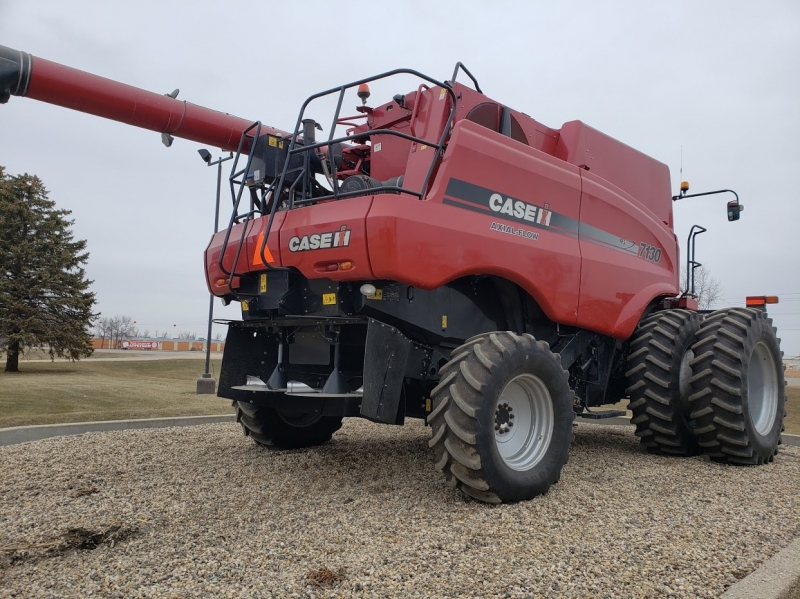 13 Case Ih 7130 Combine