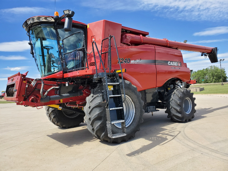 2015 CASE IH 7240 COMBINE 2909780 USED