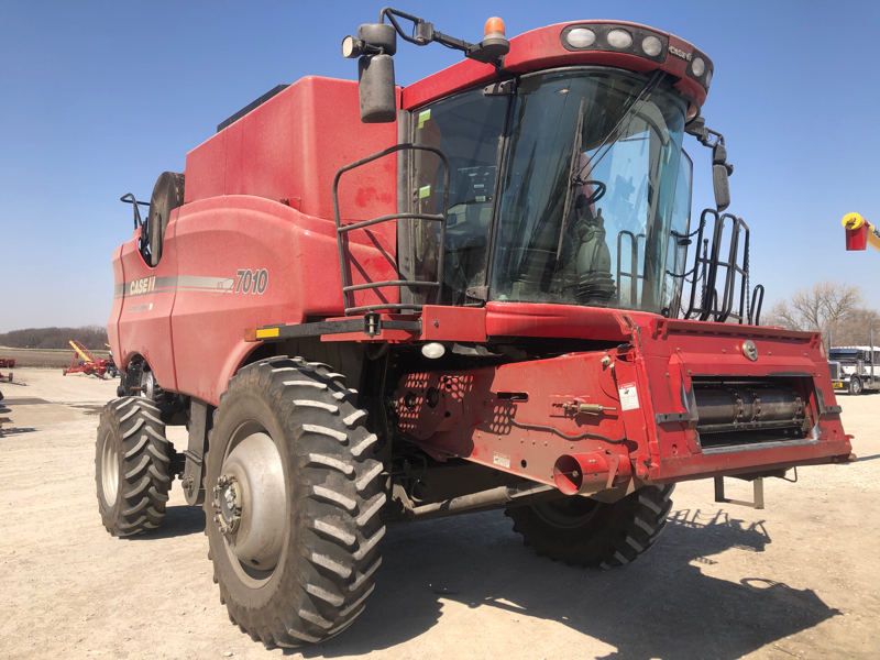 2008 CASE IH 7010 COMBINE 2941829 USED