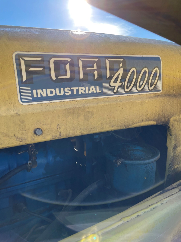 1961 FORD 4000 2WD & MFWD Tractor