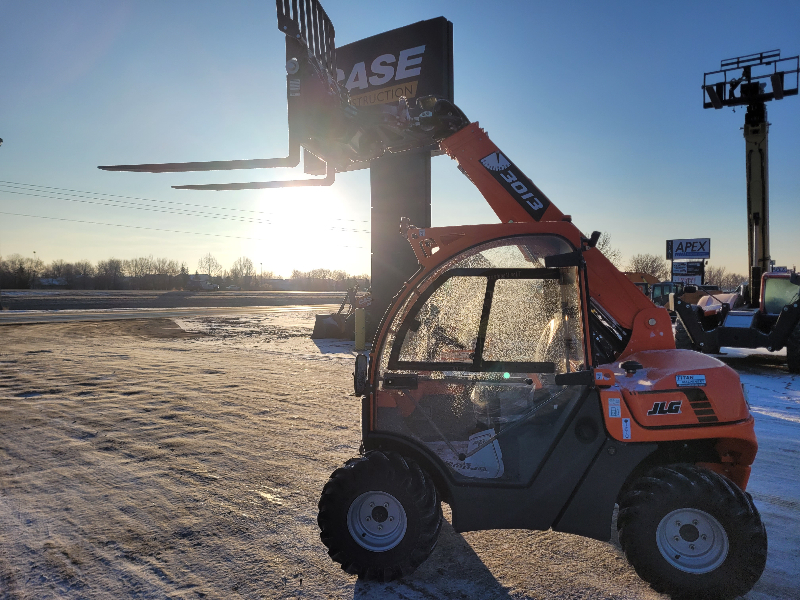 2023 SKY TRAK 3013 TELEHANDLER E00587019