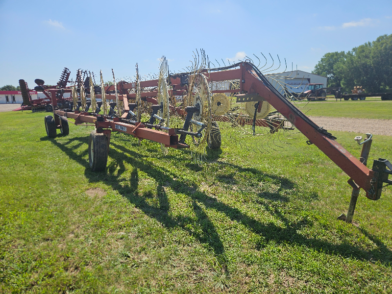 S Rake 2006 H AND S RAKES 16 WHEEL RAKE RAKE E00638421 USED