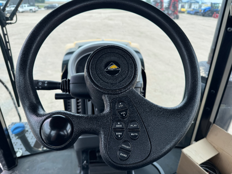 2015 CHALLENGER MT765E 4WD TRACTOR E00640435